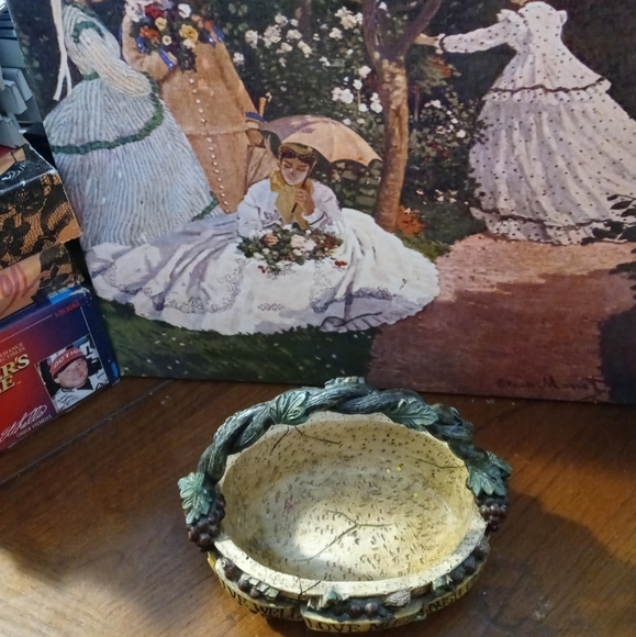 San Francisco Music Co.Bench Music Box &Tyndale- Ceramic Heavy Basket Vintages. - Picture 9 of 16